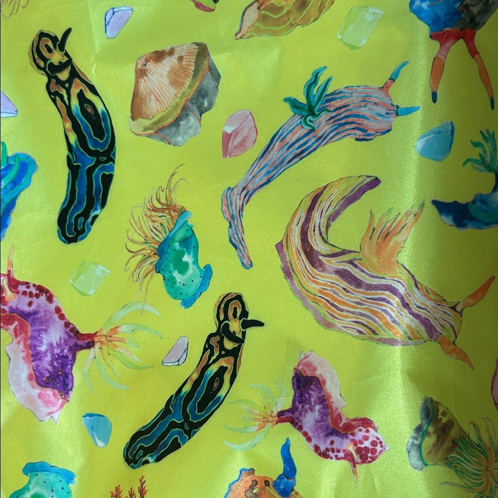 Stylish Silver Travel Bag - Picture 3 of 3